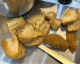 Hình bước làm 2 của món Nấm Hầu Thủ Áp Chảo Sốt Sa Tế Chay