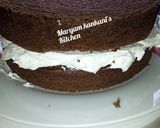 A picture of step 11 of Chocolate cake with whip cream.