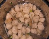 Foto langkah ke 7 dari resep Sup bola udang.