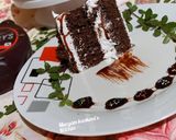A picture of step 16 of Chocolate cake with whip cream.