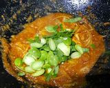 Gambar langkah 3 resipi Ikan bilis masak petai tempoyak.