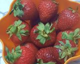 Foto del paso 2 de la receta: Postre fresco de gelatina con arándanos, manzana y frutillas
