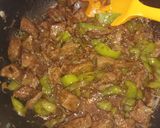 صورة لخطوة 3 من وصفة كبد خروف مع البصل والفلفل الحلو بنننننة!!!🍖🥩🍖🥩🥘