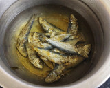 'குழம்பு கூட்டி' செய்த கருவாட்டு குழம்பு(karuvattu kulambu recipe in tamil) ரெசிபி ஸ்டேப் 2 புகைப்படம்