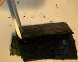 A picture of step 3 of Raw Salmon Pizza with Cheese and Nori.