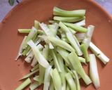 Foto del passaggio 2 della ricetta Insalata di torsoli di rapa