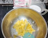 Foto langkah ke 2 dari resep Kue Mangkuk Merah Putih.
