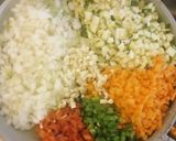Foto del paso 1 de la receta: Salsa de tomate natural con verduras