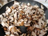 Dovlecel umplut cu piept de pui, mozzarella și ciuperci