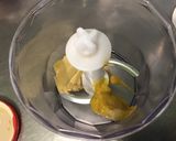 Une image de l'étape 1 de Sauce salade moutarde épices pêche.