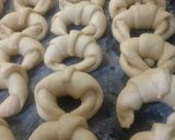 Foto del paso 4 de la receta: Medialunas con masa brioche 🤸🥐🥐