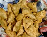 मिनी समोसा विद लाल चटनी (Mini samosa with lal chutney recipe in hindi) रेसिपी चरण 6 फोटो