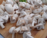Foto del paso 4 de la receta: Guiso de cerdo con champiñones
