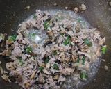 عکس مرحله 2 از دستور خوراک گوشت چرخ کرده و قارچ