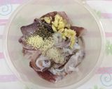 Hình bước làm 2 của món Canh thơm, cà chua chung sống cùng mực