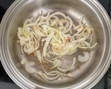 Foto langkah ke 3 dari resep Sosis Asam Manis.