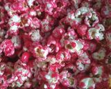 Foto langkah ke 3 dari resep Pop Corn Strawberry.