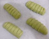 Foto langkah ke 6 dari resep Roti Pandan Pisang Coklat.