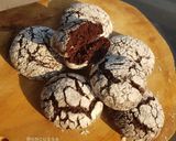 Hình bước làm 6 của món CRINKLE COOKIES (bánh quy socola phủ đường bột Giáng Sinh)