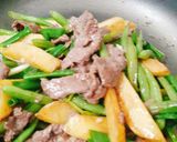 Hình bước làm 2 của món Bò xào khoai tây
