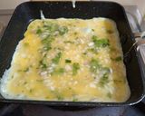 A picture of step 3 of Egg omlete.