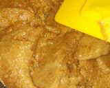 A picture of step 2 of Besan Horlicks halwa.