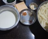 A picture of step 1 of Cheesy Spinach pasta.