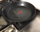 Une image de l'étape 6 de Filet de poulet aux tomates, épices, coriandre et jus de rhubarbe rose.