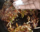 व्हेज हाका नूडल्स (veg hakka noodles recipe in marathi) रेसिपी स्टेप 2 फोटो 