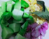 Foto langkah ke 2 dari resep 419. Sayur Bening Daun Kelor Jagung Manis Labu Siam.