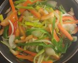 Foto del paso 3 de la receta Arroz al curry con verduras salteadas