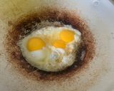 Foto langkah ke 1 dari resep Telur ceplok kecap.