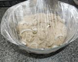 Foto del paso 3 de la receta Focaccia de espelta con cebolla y aceitunas (sin amasado)