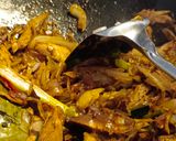 Foto langkah ke 3 dari resep Tongkol Suwir Kecap, bumbu iris.