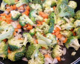 Foto del paso 1 de la receta: Pasta de macarrones con brócoli, calabacín y zanahoria