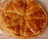 Une image de l'étape 6 de Galette des rois frangipane/ petites de chocolat 👑.