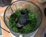 Une image de l'étape 3 de Pesto de fanes de radis à l'ail, tomates séchées, citron confit et parmesan.