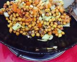 A picture of step 4 of Chana masala/ghughari.
