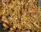 Foto langkah ke 4 dari resep Tumis mie burung dara.