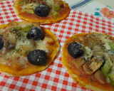 Foto del paso 6 de la receta: Mini pizzas de verdura y anchoas