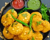 चना दाल वड़ा (मसालेदार) (Spicy yellow lentil Vada recipe in Hindi) रेसिपी चरण 7 फोटो