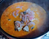 Foto del paso 11 de la receta: Cazuela de bonito con fideos gordos y gambas