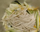 Foto del paso 4 de la receta: Plato de vegetales salteados cremosos con pasta🥦🌶️🧅🥕🍝