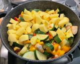 Une image de l'étape 20 de Tajine de poulet aux légumes et pruneaux.
