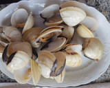 Foto del paso 1 de la receta: Lomos de merluza en salsa con gambas y almejas 8º