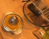Foto del paso 1 de la receta: Galletas de avena, miel y naranja