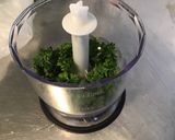 Une image de l'étape 2 de Sauce salade moutarde,avocat et persil.