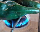 Foto del paso 2 de la receta: Rollo de chile relleno hojaldrado