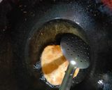 A picture of step 3 of Aloo ki kachori.