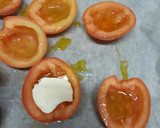 Foto del paso 3 de la receta: Tomates rellenos de queso mozzarella